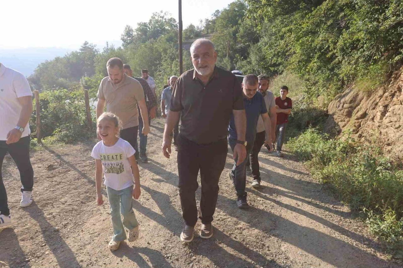 CANİK BELEDİYE BAŞKANI İBRAHİM SANDIKÇI, GECEHAN MAHALLESİ’NDE 8 YAŞINDAKİ AYSİMA KARAASLAN’IN YOL...