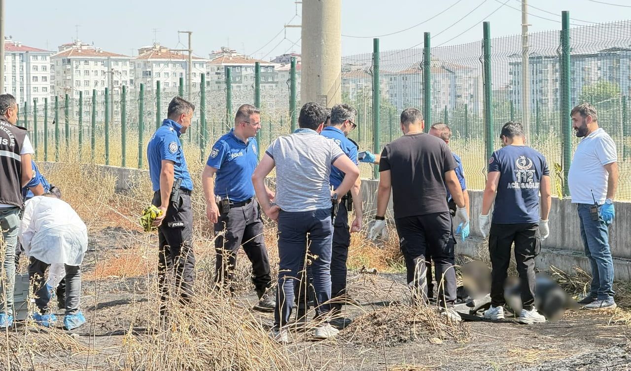 DİYARBAKIR'IN MERKEZ BAĞLAR İLÇESİNDE BOŞ ARAZİDE SİLAHLA VURULMUŞ HALDE ERKEK CESEDİ...