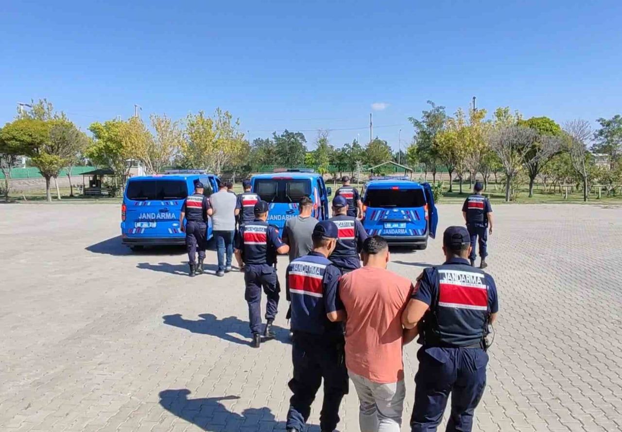 AKSARAY’DA KÖPEKLERİ DÖVÜŞTÜRÜP SOSYAL MEDYAYA ATAN 3 ŞÜPHELİ JANDARMANIN OPERASYONUYLA YAKALANDI....