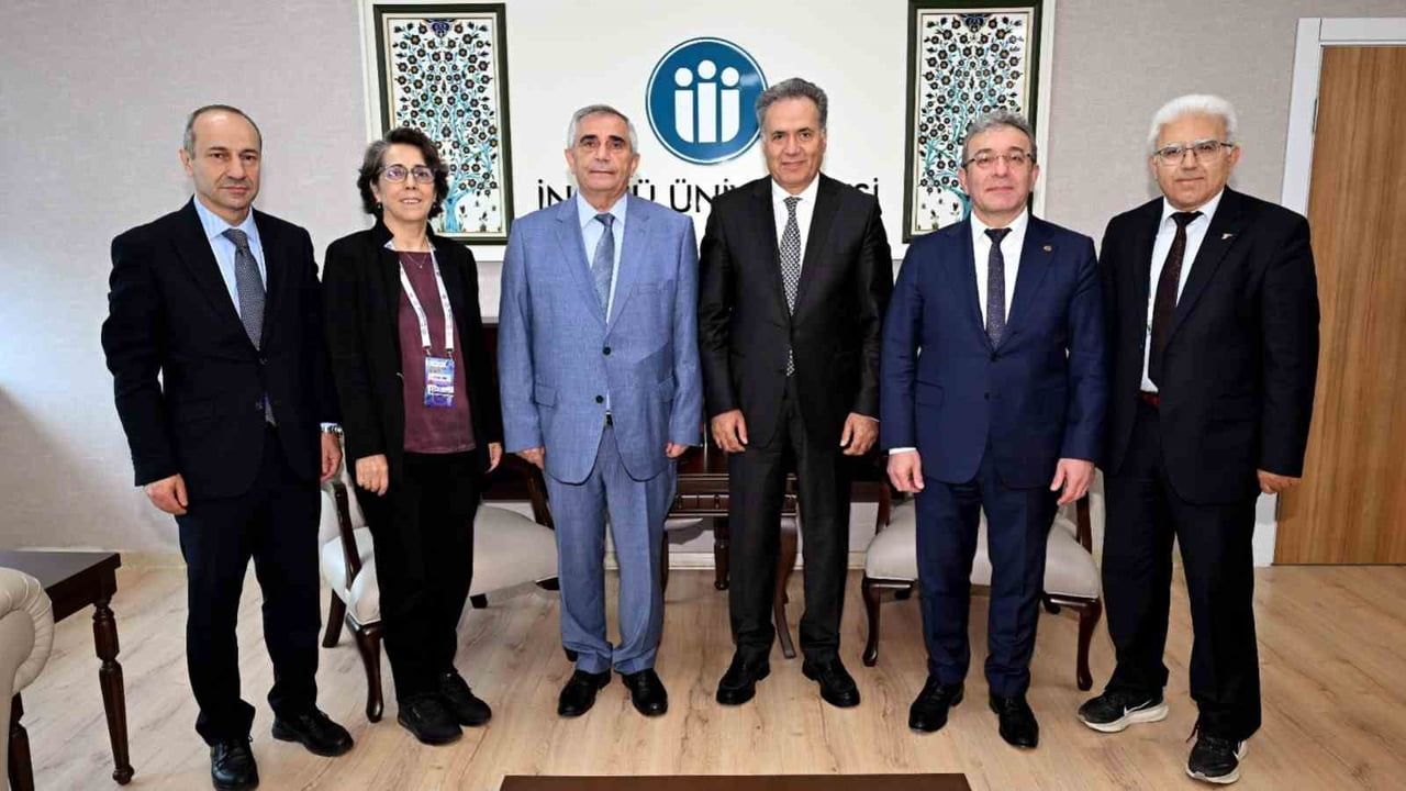 TÜRK FİZYOLOJİK BİLİMLER DERNEĞİ YÖNETİMİNDEN REKTÖR AKPOLAT’A ZİYARET