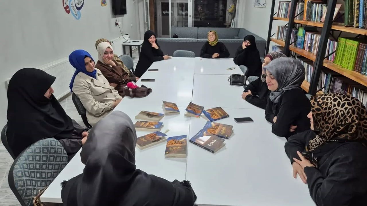 BAYBURT’TA KADINLARIN KATILIMIYLA KİTAP TAHLİLİ YAPILDI