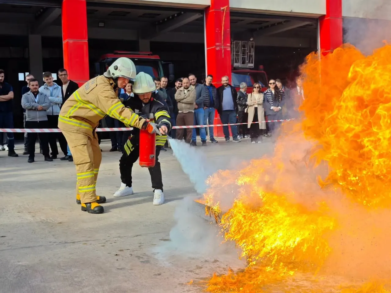 60 BELEDİYE PERSONELİNE YANGIN SÖNDÜRME EĞİTİMİ