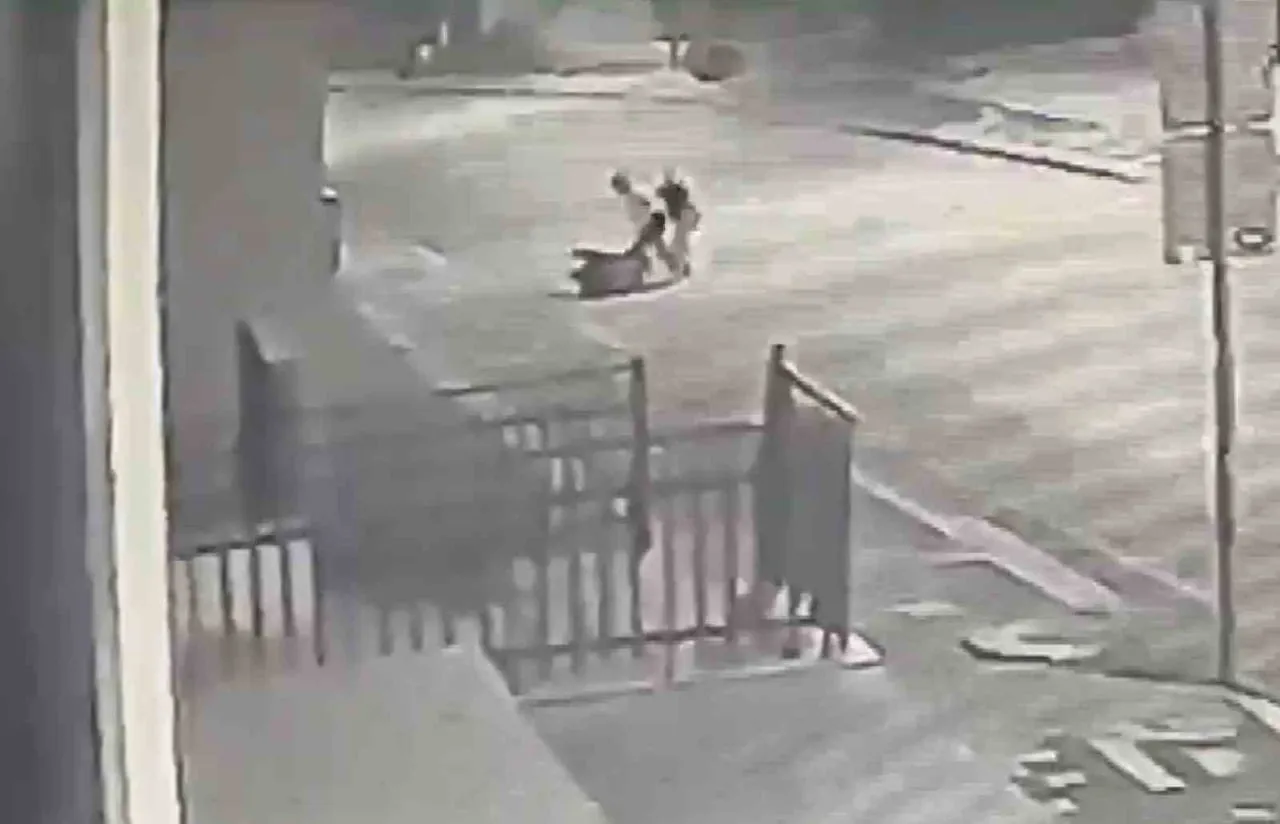 AKSARAY'DA EŞİNDEN ÇIKIP EVİNE DÖNEN KADIN, TANIMADIĞI 2 KADIN TARAFINDAN YOL ORTASINDA YERİ...