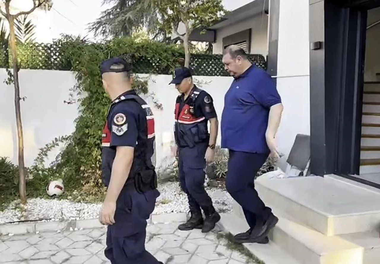 ESKİ BELEDİYE BAŞKANI İLKAY ÇİÇEK’İN YANINA SUÇ ÖRGÜTÜ TARAFINDAN YERLEŞTİRİLDİĞİ VE CİNSEL...