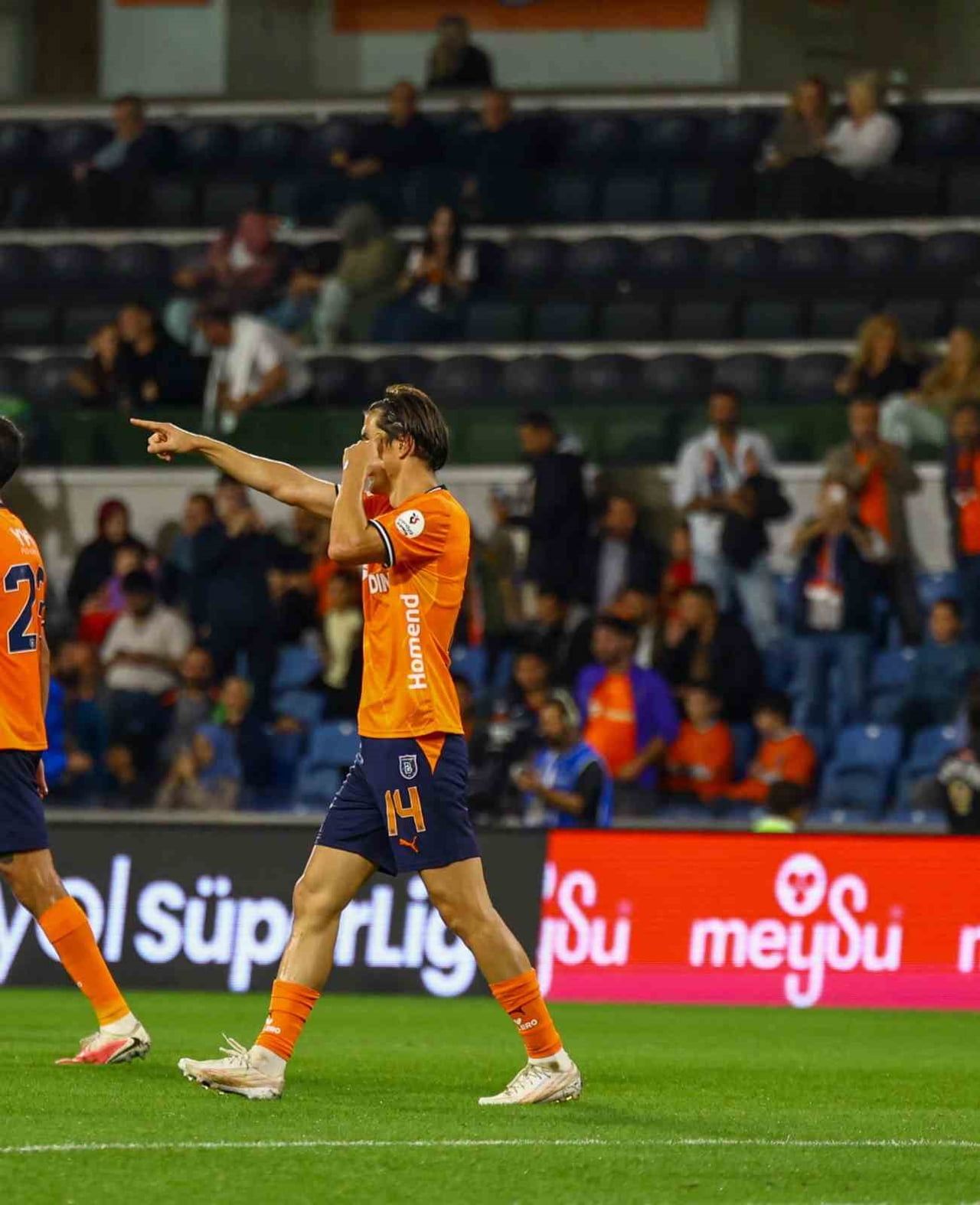 BAŞAKŞEHİR’İN ÖZBEK FUTBOLCUSU ELDOR SHOMURODOV, GENÇLERBİRLİĞİ KARŞISINDA ATTIĞI 2 GOLLE BU SEZON...