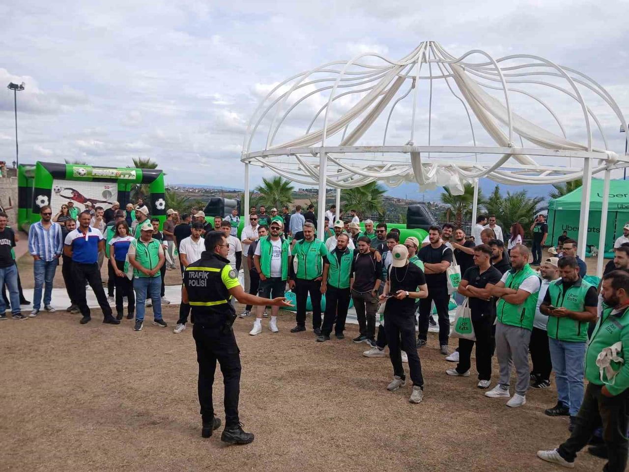 KOCAELİ’DE TRAFİK POLİSİ TARAFINDAN 258 MOTORLU KURYEYE GÜVENLİ MOTOSİKLET SÜRÜŞÜ EĞİTİMİ...