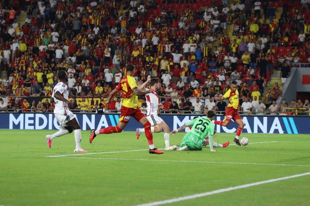TRENDYOL SÜPER LİG’İN 4. HAFTASINDA GÖZTEPE, SAHASINDA GAZİANTEP FK’YA 4-2 MAĞLUP OLDU.