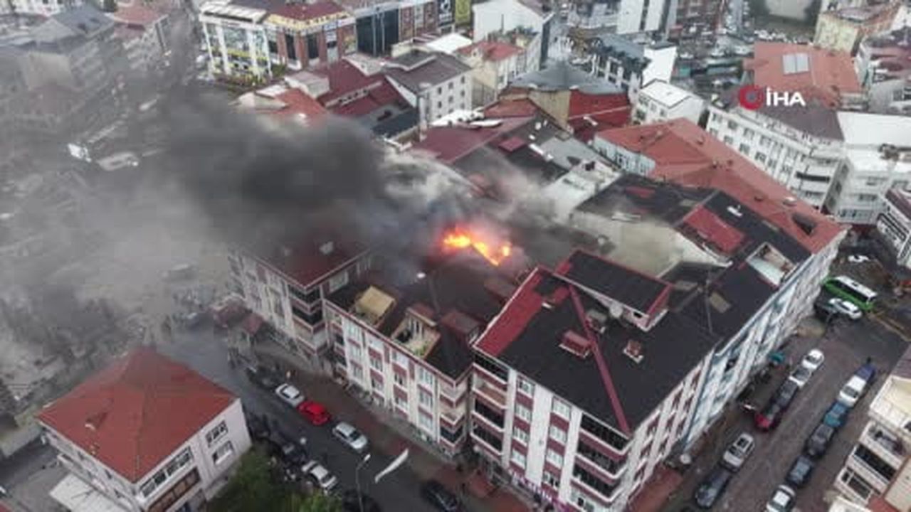 Arnavutköy’de 5 katlı binada yangın