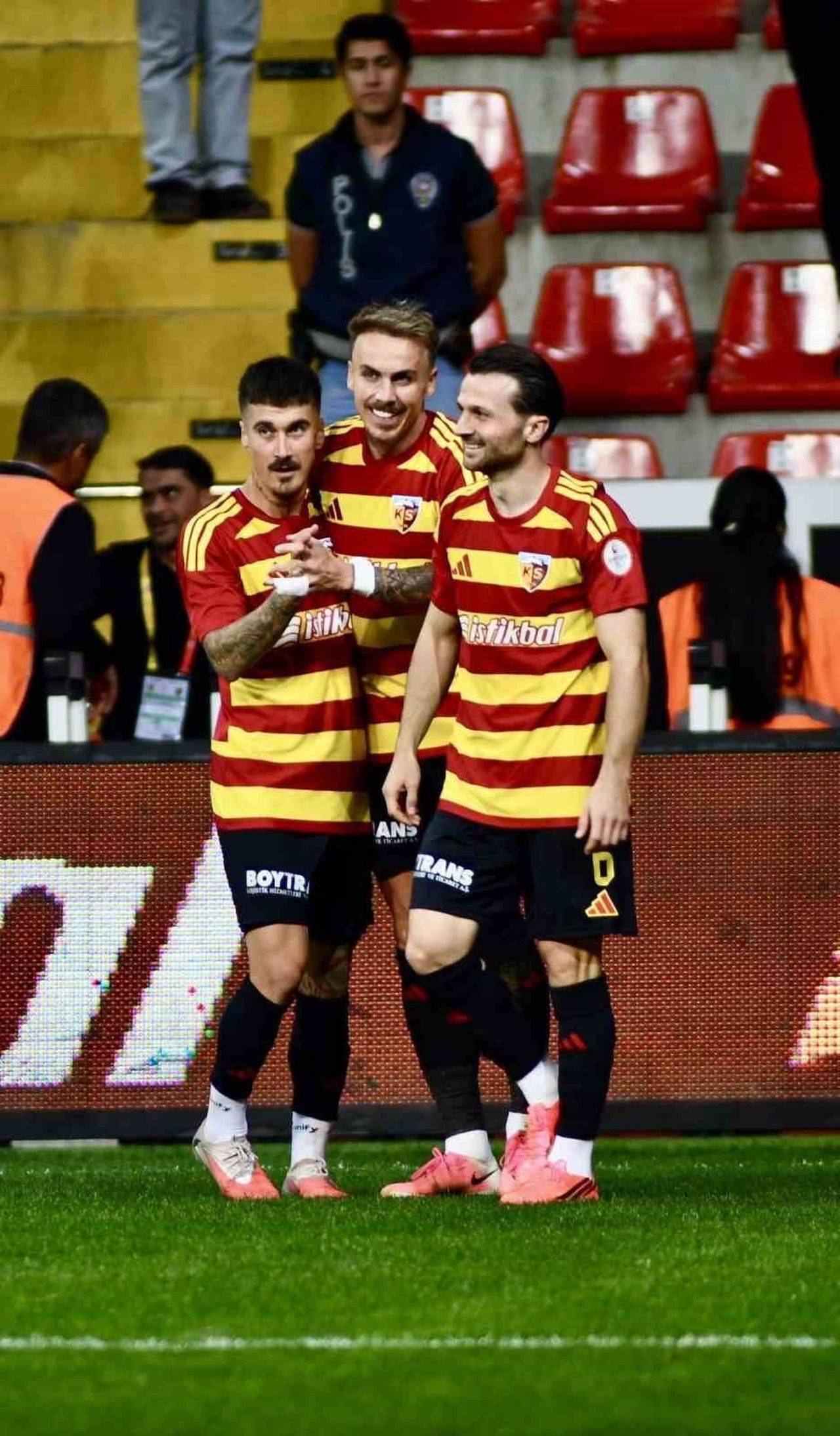 KAYSERİSPOR’UN ARNAVUT GOLCÜSÜ TAULANT SEFERİ 7 MAÇTA 7 GOL ATTI.