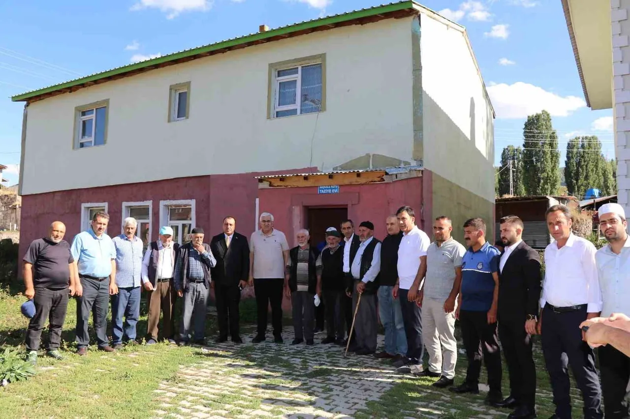AK PARTİ ERZURUM MİLLETVEKİLİ MEHMET EMİN ÖZ, NARMAN İLÇESİNDE MAHALLE MUHTARLARIYLA BİR ARAYA...