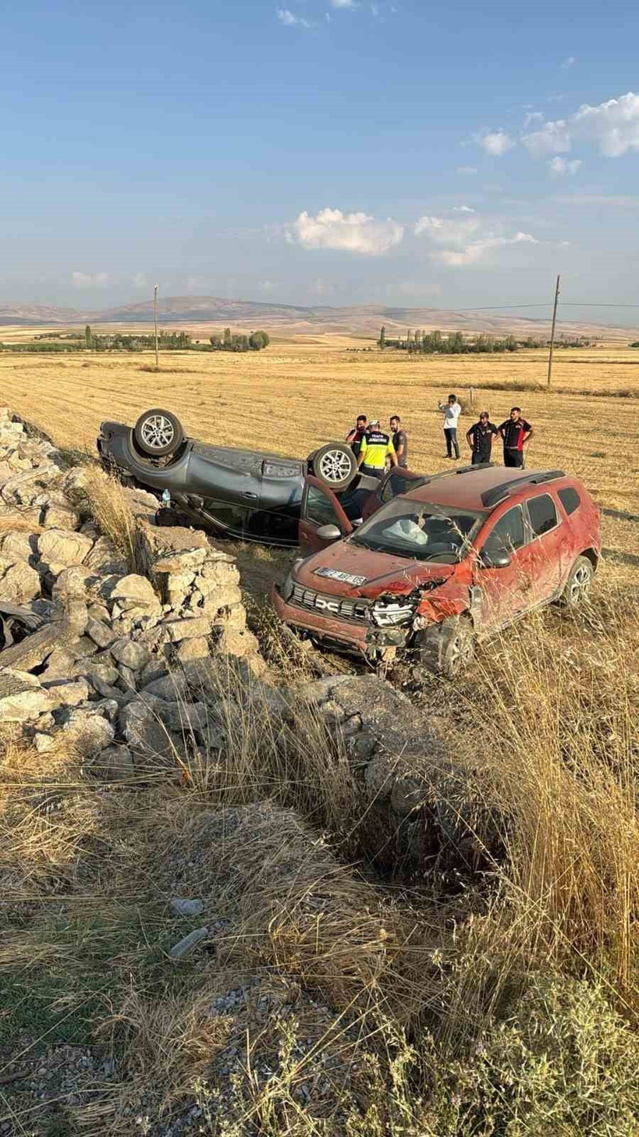 AFYONKARAHİSAR'DA İKİ ARACIN ÇARPIŞMASI SONUCU MEYDANA GELEN TRAFİK KAZASINDA BİR KİŞİ ÖLDÜ 5 KİŞİ...
