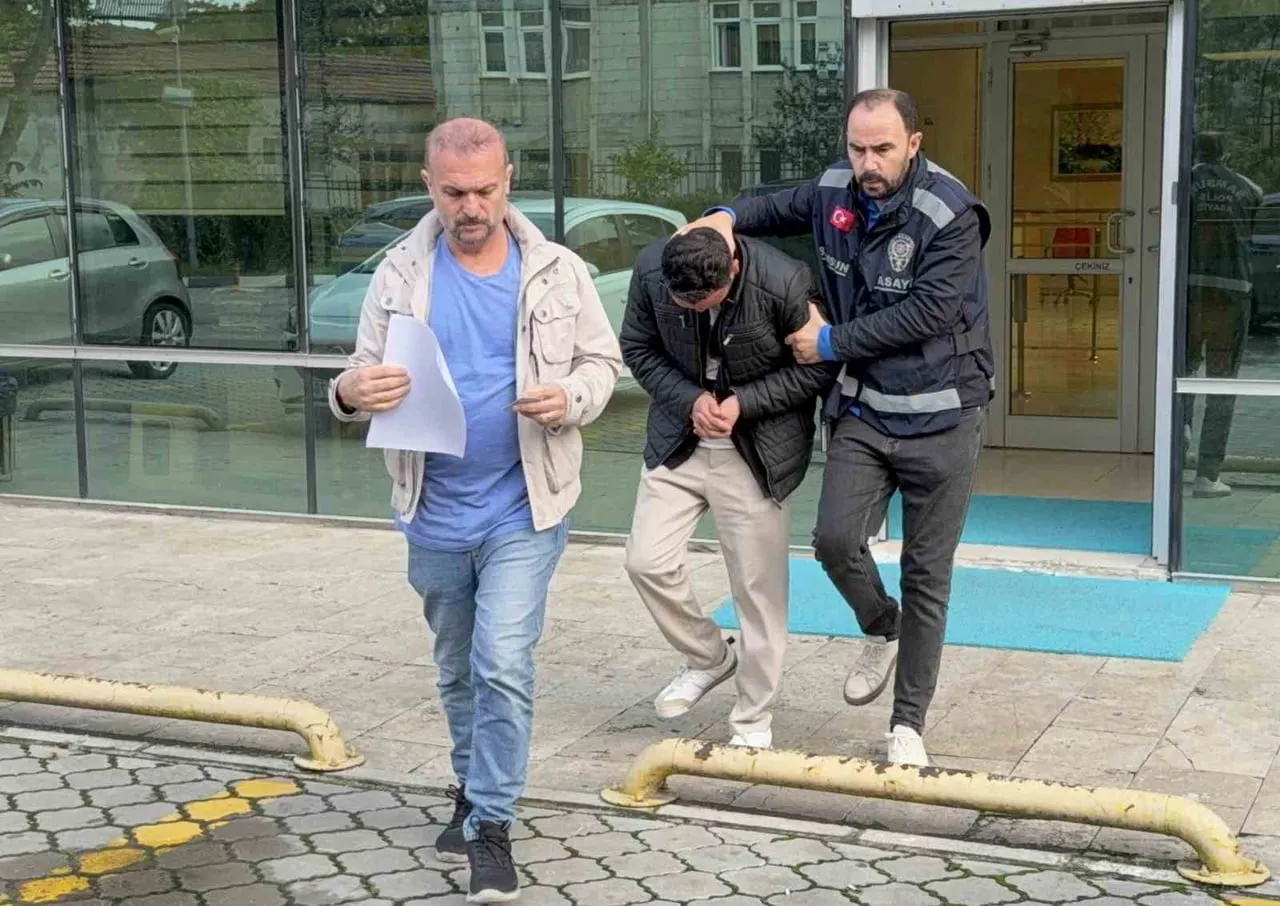 SAMSUN'UN ATAKUM İLÇESİNDE BİR KİŞİNİN EVİNE MUTFAK PENCERESİNDEN GİREREK BIÇAK TEHDİDİYLE...