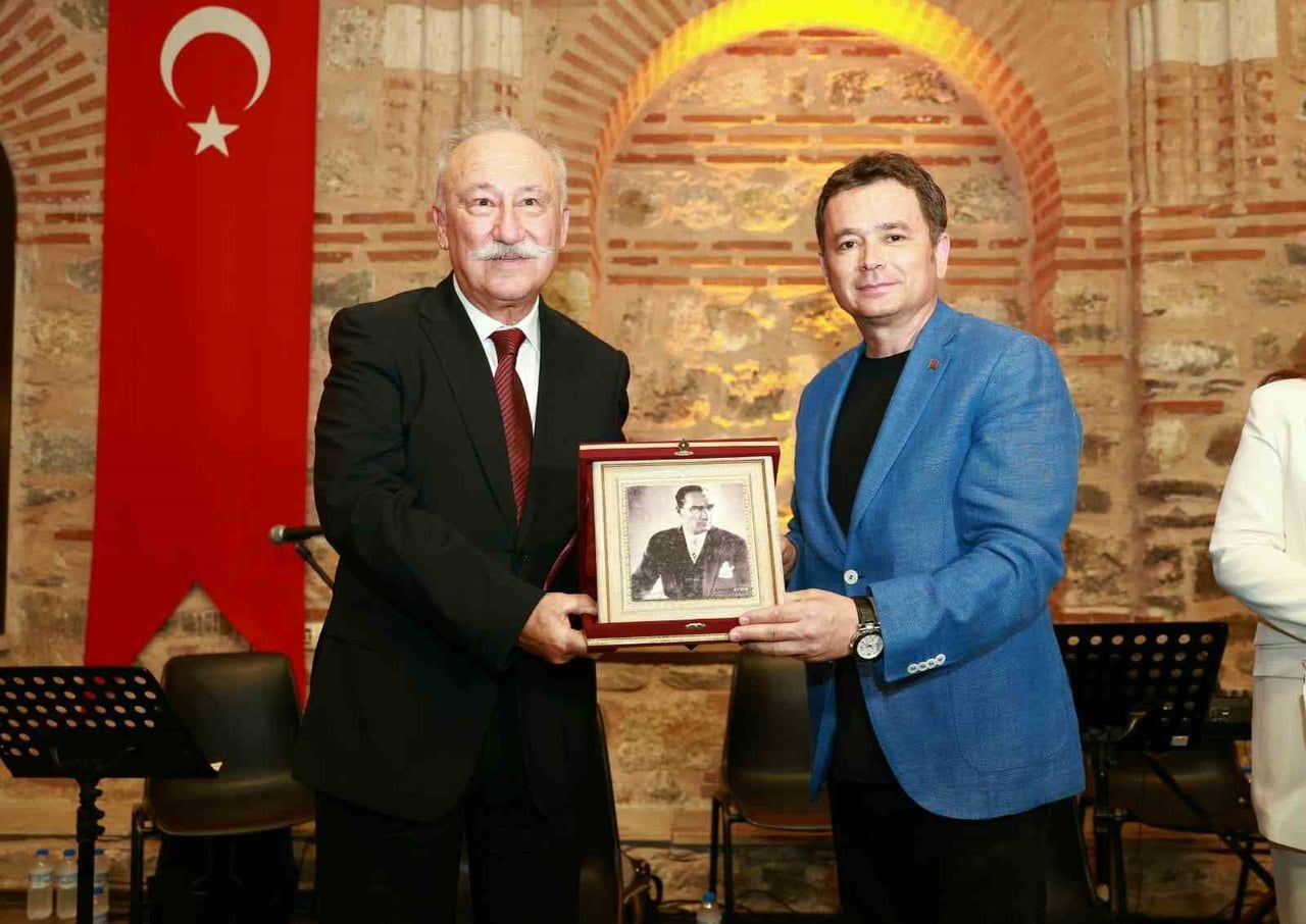 USTA OYUNCU ALTAN ERKEKLİ OSMANGAZİ’DE "BİR MEMLEKET HİKAYESİ" ANLATTI