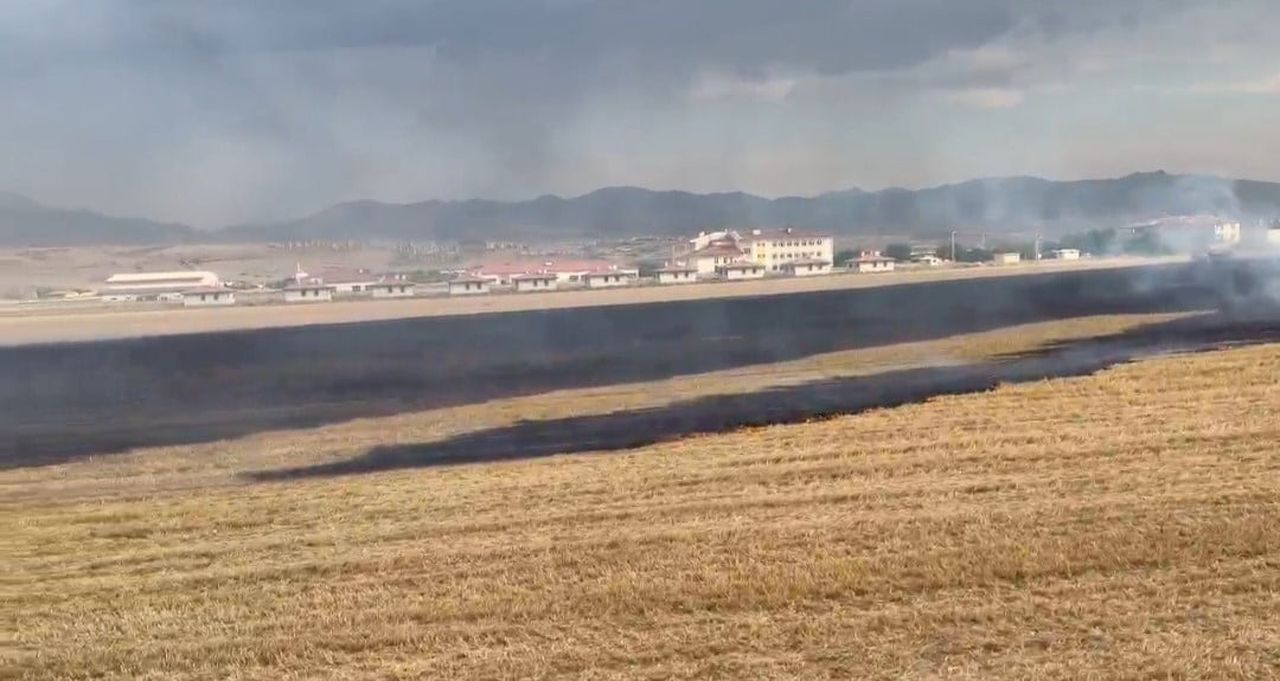 KOVANCILAR’DA TARLA YANGINI