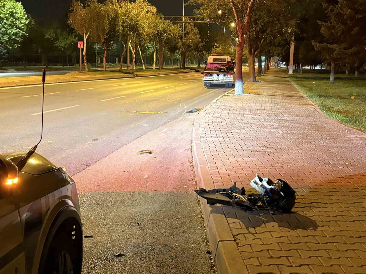 KAYSERİ’NİN MELİKGAZİ İLÇESİNDE ÖNCE OTOMOBİLE ARDINDAN DA TRAFİK LEVHASINA ÇARPAN MOTOSİKLET...