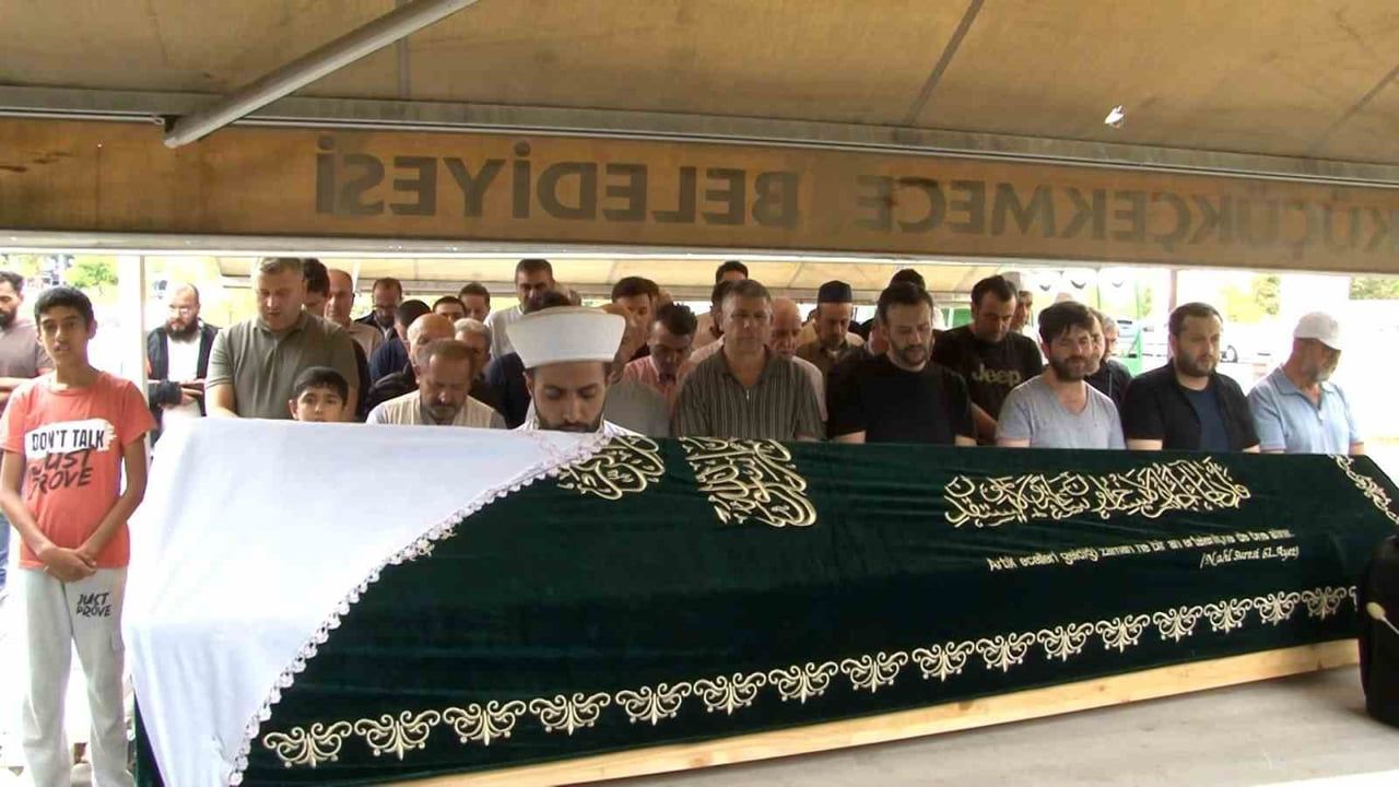 MÜRVET TOLON İÇİN KÜÇÜKÇEKMECE HZ. OSMAN CAMİİ’NDE CENAZE TÖRENİ DÜZENLENDİ.