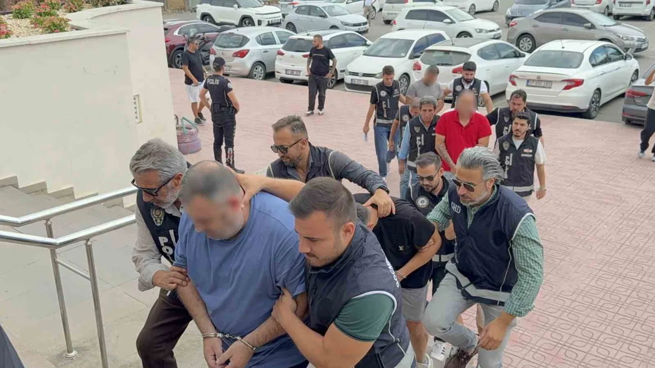 GÖZALTINA ALINAN 8 ŞÜPHELİ ADLİYEYE SEVK EDİLDİ.