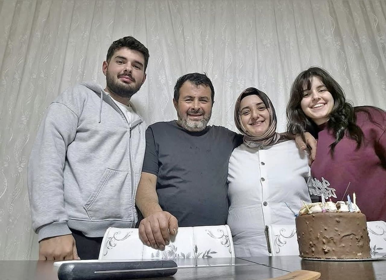 MALTEPE'DE ÖNCEKİ GÜN YIKILAN 7 KATLI BİNADA ENKAZ ALTINDA KALARAK HAYATINI KAYBEDEN AHMET...