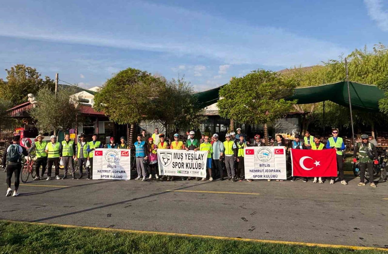 TATVAN İLÇESİNDEN YOLA ÇIKAN YAKLAŞIK 50 BİSİKLETÇİ, MUŞ’UN TARİHİ VE DOĞAL GÜZELLİKLERİNİ...