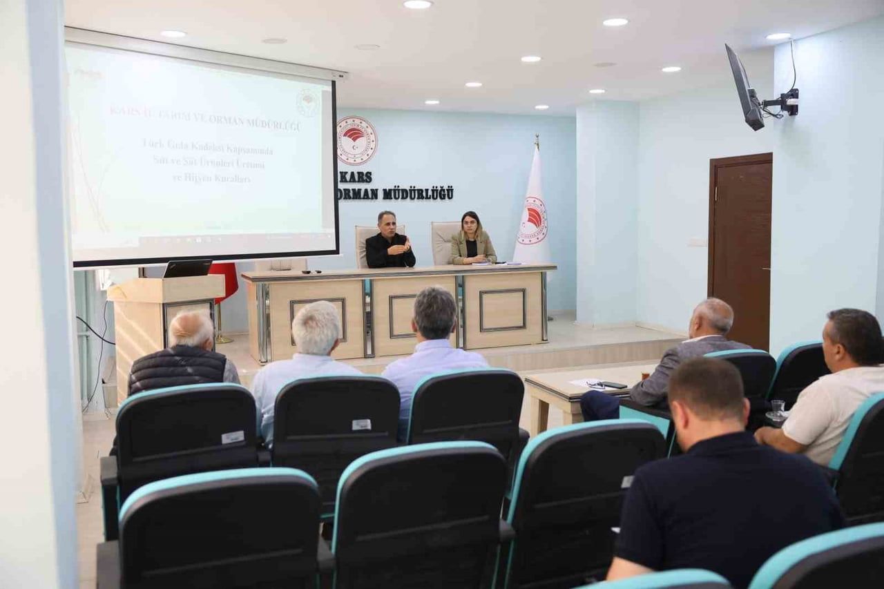 KARS'TA SÜT VE SÜT ÜRÜNLERİ ÜRETİCİLERİNE GÜVENİLİR GIDA EĞİTİMİ(KARS-İHA)