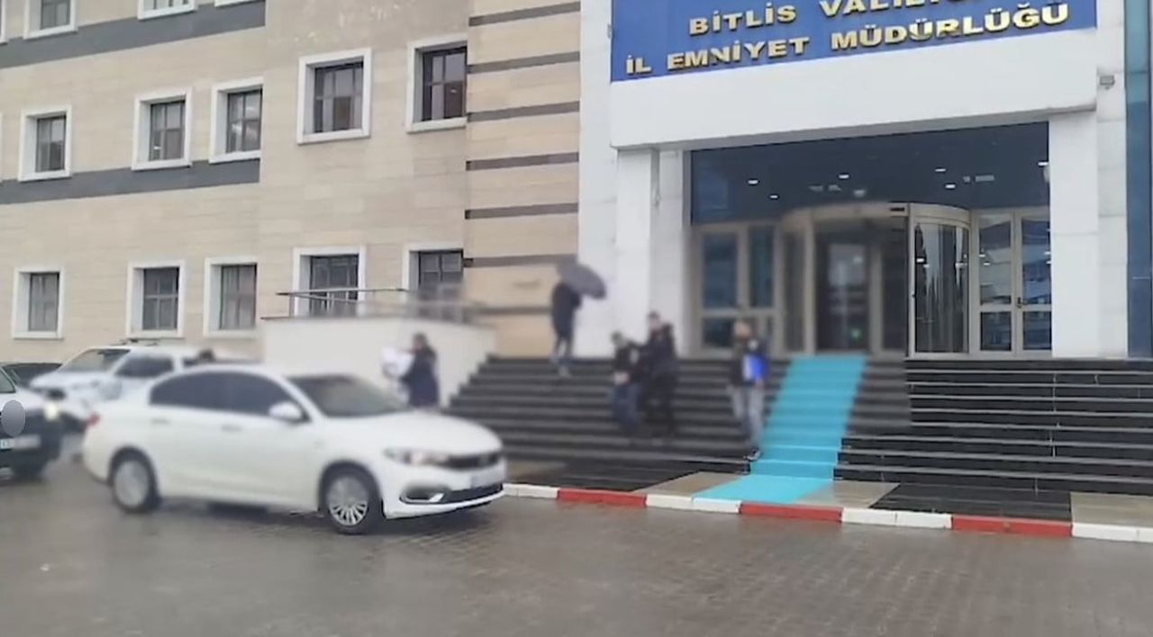BİTLİS MERKEZLİ 4 İLDE YASA DIŞI BAHİS VE KARA PARA AKLAMA FAALİYETLERİNE YÖNELİK DÜZENLENEN EŞ...