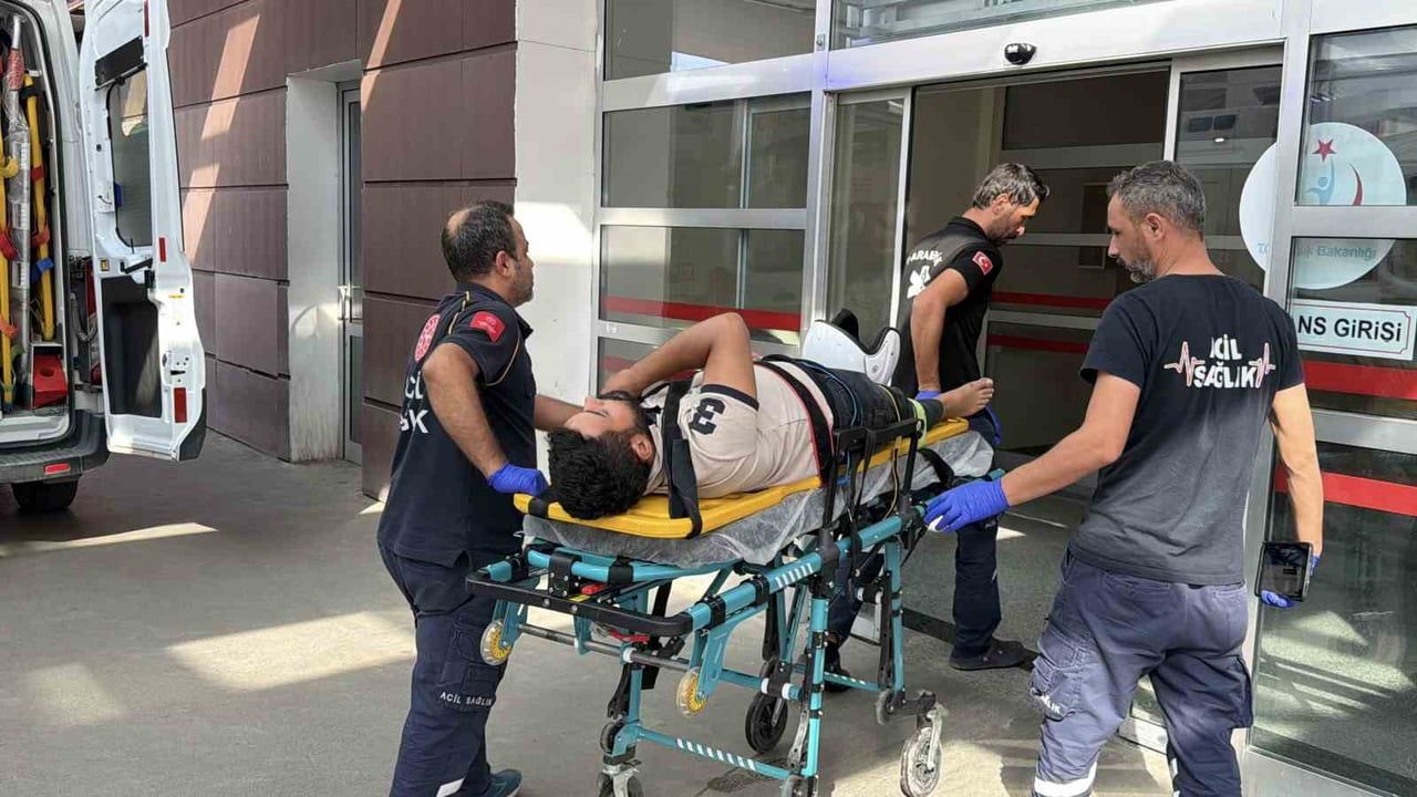 ADIYAMAN’DA, SÜRÜCÜSÜNÜN DİREKSİYON HAKİMİYETİNİ KAYBETTİĞİ MOTOSİKLET DEVRİLMESİ SONUCU 1 KİŞİ...