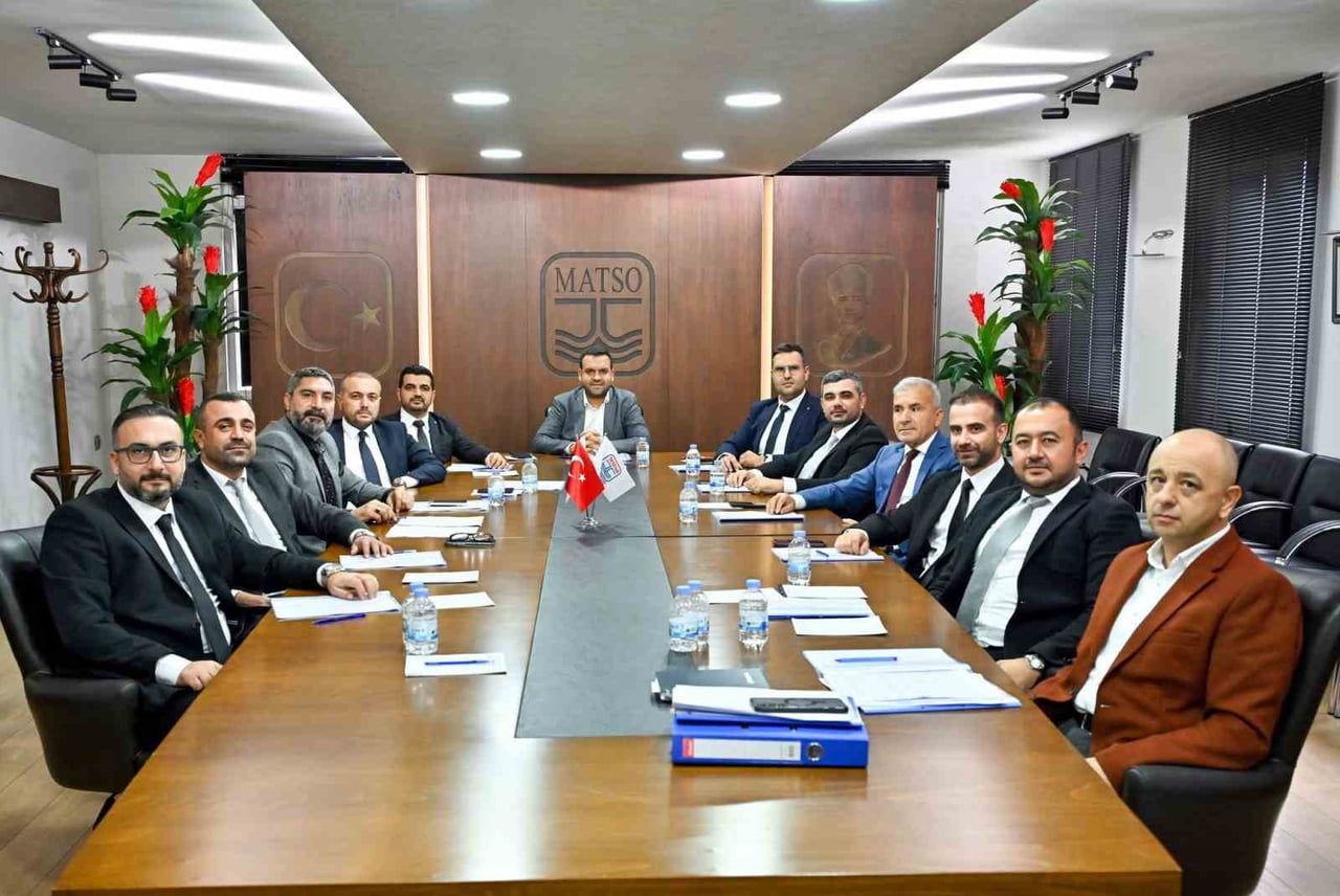 ÖNEM GÖK BAŞKANLIĞINDAKİ YÖNETİM KURULUNUN MAZBATASINI ALMASININ ARDINDAN İLK YÖNETİM KURULU...