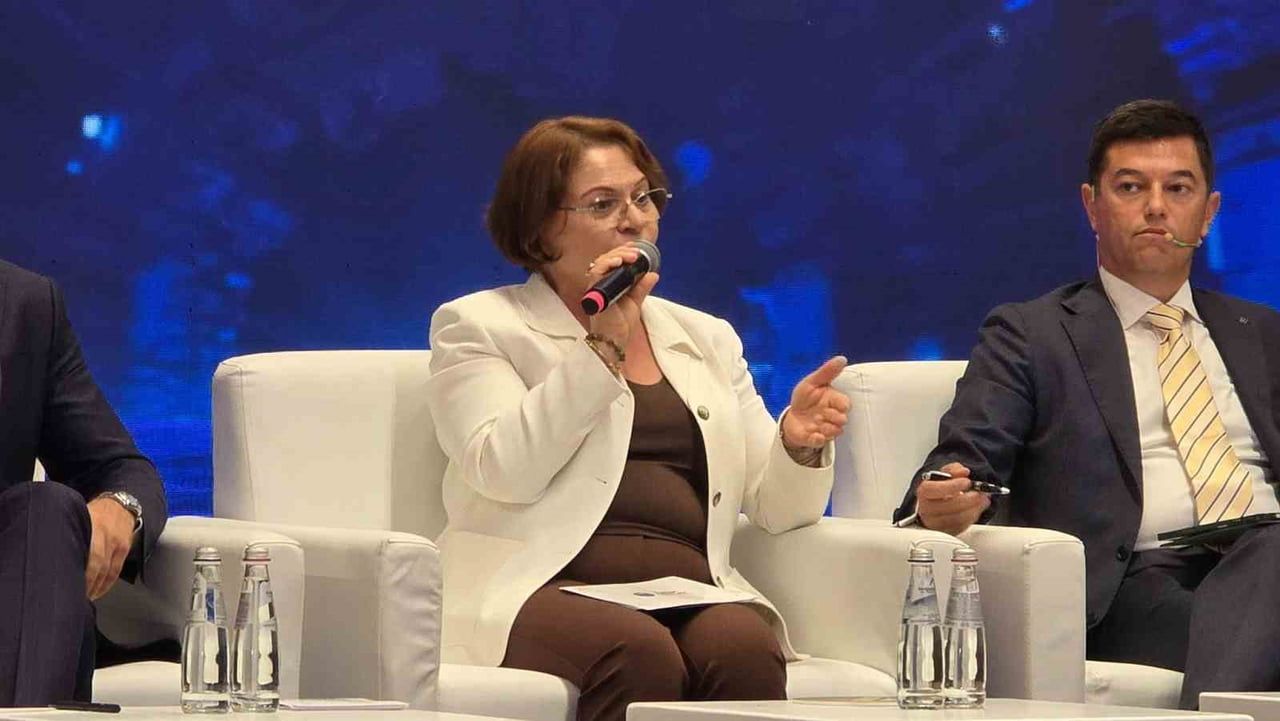 BAŞKAN HATİCE GENÇAY, OTURUMDA DİDİM’İN BİNLERCE YILLIK BİRİKİMİNİ, TARİHİNİ, KÜLTÜREL...