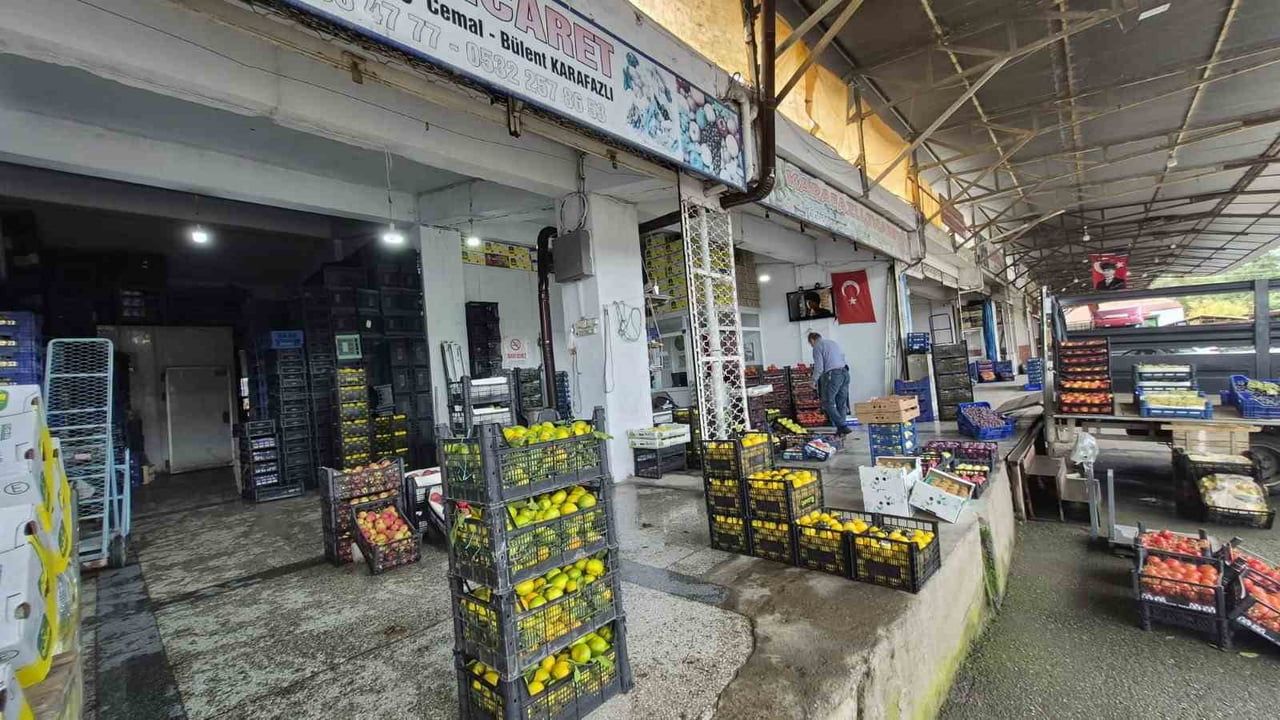 SAMSUN BAFRA SEBZE VE MEYVE HALİ ESNAFI, YENİ HAL YAPILANA KADAR MEVCUT ÇALIŞMA DÜZENİNİN...