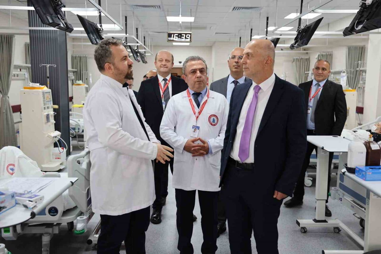 ZONGULDAK BÜLENT ECEVİT ÜNİVERSİTESİ (BEUN) REKTÖRÜ PROF. DR. AHMET ULUSOY, BEUN HASTANESİNİ...