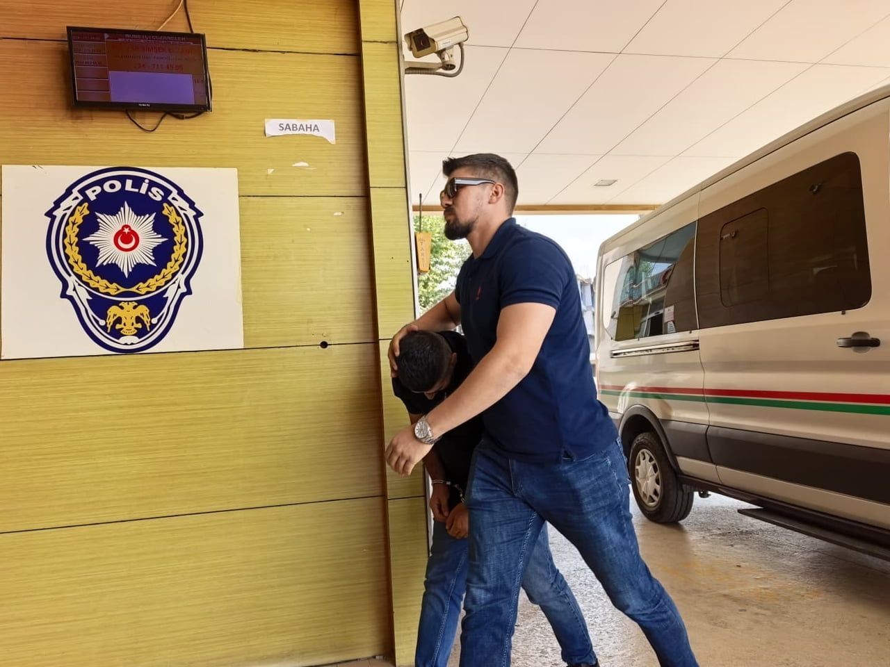 ÇOK SAYIDA SUÇ KAYDI BULUNAN ŞÜPHELİ TUTUKLANARAK CEZAEVİNE GÖNDERİLDİ.