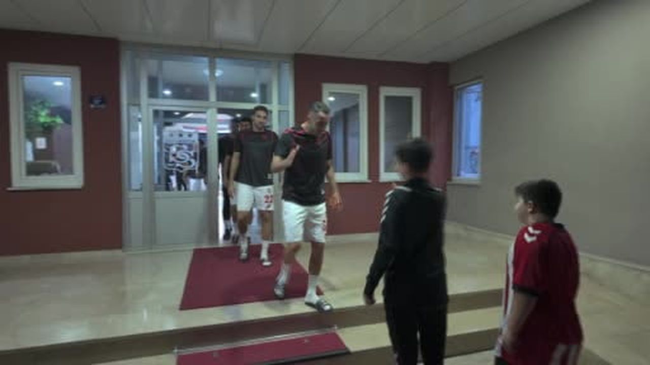 Sivasspor'un U15 altyapı oyuncusu Burak Şahin, geçirdiği trafik kazasının ardından devam eden...