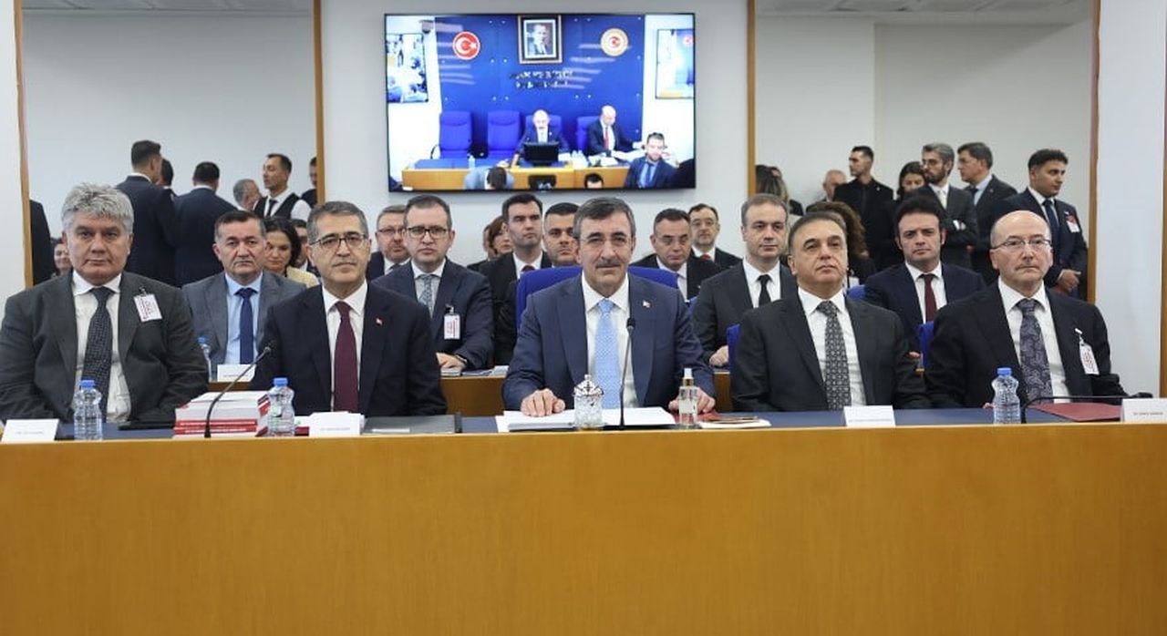 CUMHURBAŞKANI YARDIMCISI CEVDET YILMAZ (ORTADA) "FİNANSAL İSTİKRARI GÜÇLENDİREN, EKONOMİMİZİN...