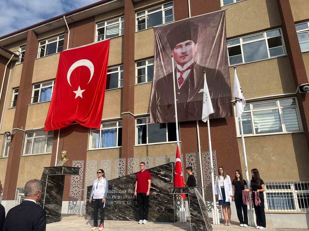 DOSTEK KOLEJİ’NDE 2026-2027 EĞİTİM ÖĞRETİM YILI, DENİZLİ OSB YÖNETİM KURULU BAŞKANI SELİM...