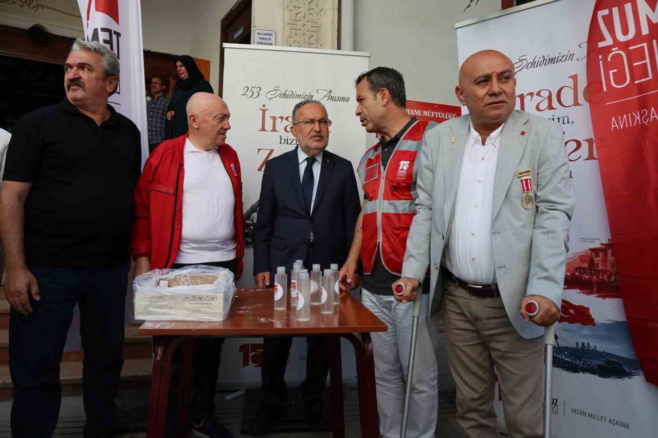 PROGRAMA 15 TEMMUZ DERNEĞİ BAŞKANI İSMAİL HAKKI TURUNÇ (ORTADA), 26 VE 27. DÖNEM GÜMÜŞHANE...