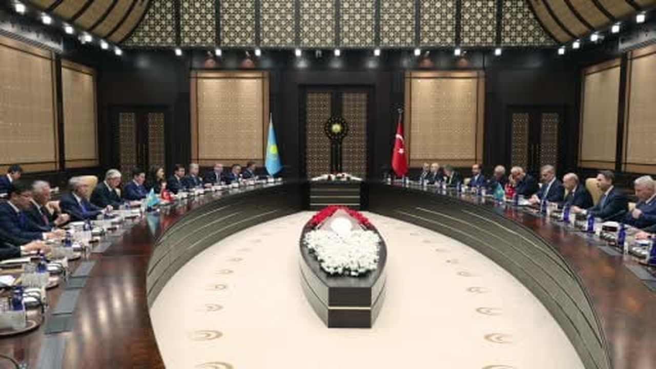 Cumhurbaşkanı Erdoğan ile Kazakistan Cumhurbaşkanı Kasım Cömert Tokayev ile heyetler bir araya...