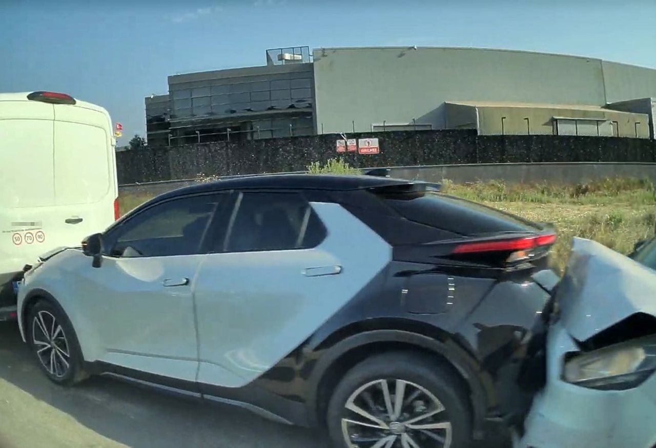 ŞİLE'DE 3 ARACIN KARIŞTIĞI ZİNCİRLEME TRAFİK KAZASI MEYDANA GELDİ.