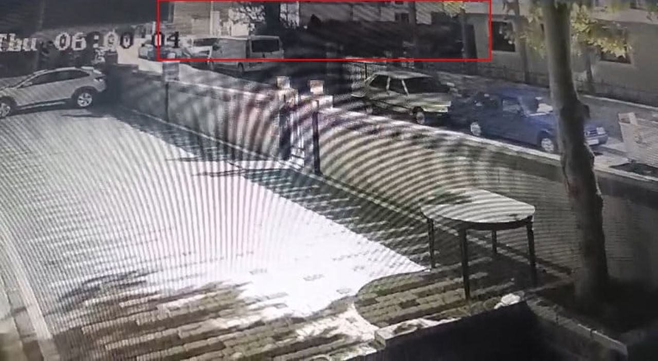MALTEPE’DE 7 KATLI BİNANIN 3 KATINDA MEYDANA GELEN ÇÖKME ANINA AİT GÜVENLİK KAMERASI GÖRÜNTÜLERİ...