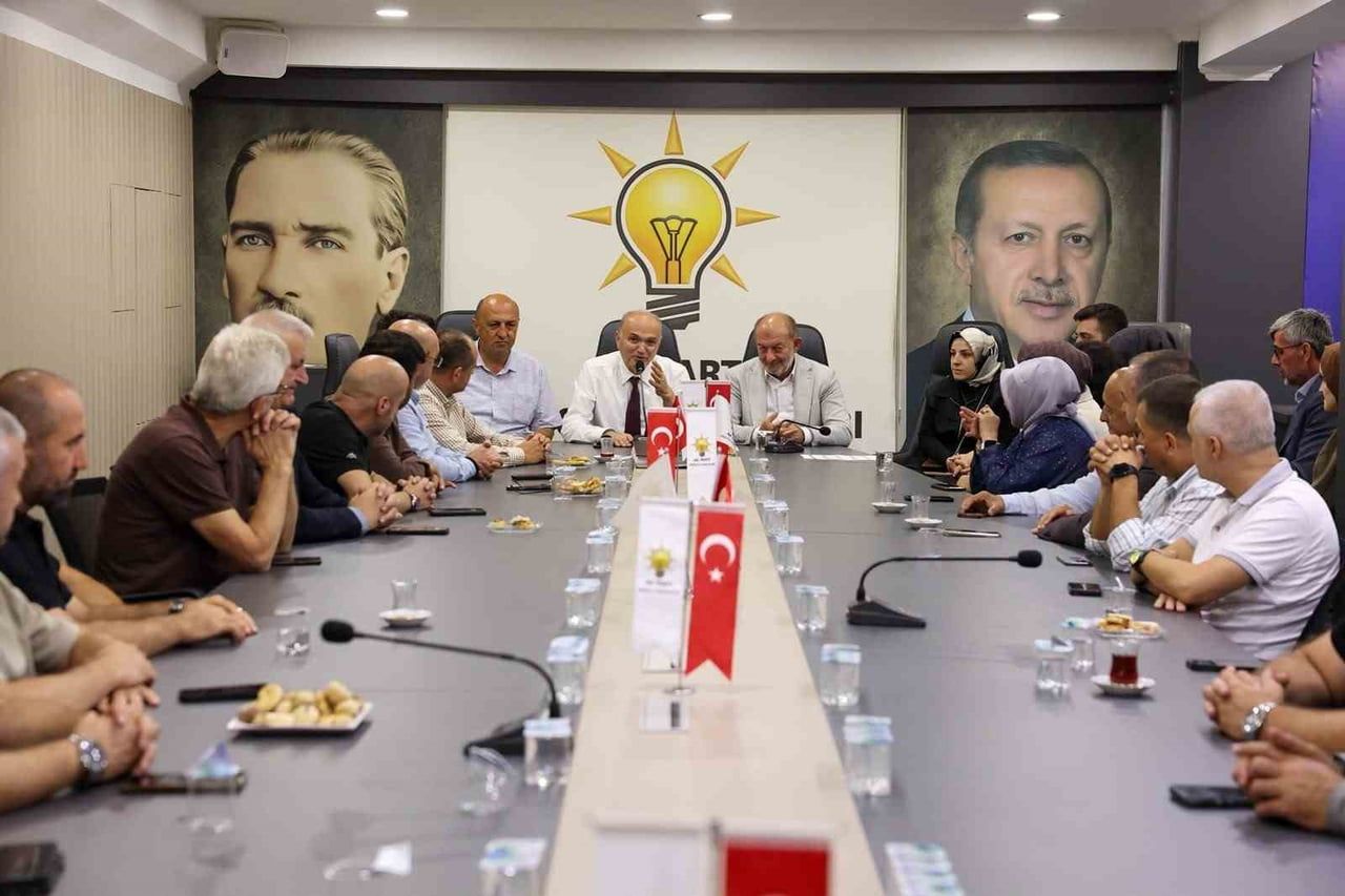 BAŞKAN FARUK ÖZLÜ, AK PARTİ DÜZCE İL YÖNETİM KURULU’NUN HAFTALIK TOPLANTISINA KONUK OLDU.