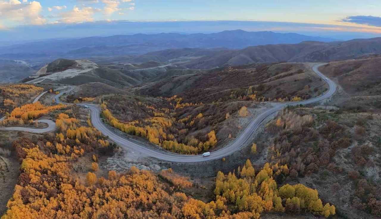 ERZURUM’UN AŞKALE İLÇESİ İLE BAYBURT ARASINDAKİ SINIRDA YÜKSELEN 2 BİN 409 RAKIMLI KOP DAĞI GEÇİDİ...