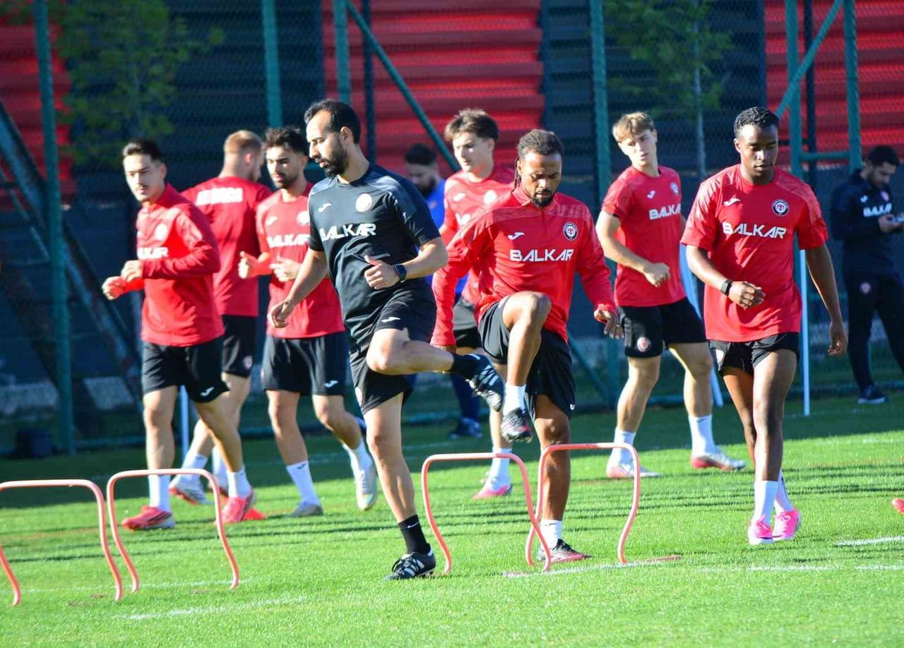 TRENDYOL SÜPER LİG EKİPLERİNDEN ÇORUM FK, DEPLASMANDA OYNAYACAĞI SAMSUN MAÇI HAZIRLIKLARINI KULÜP...