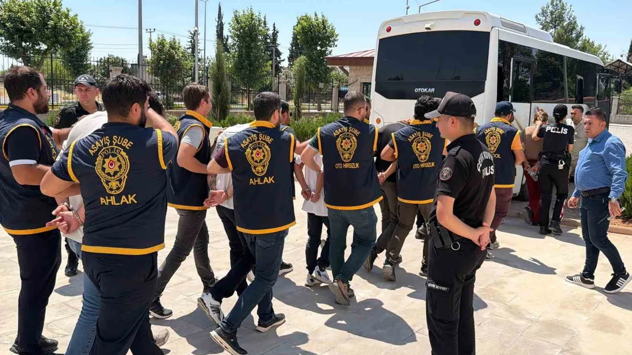 ADIYAMAN CUMHURİYET BAŞSAVCILIĞI KOORDİNESİNDE, ADIYAMAN İL EMNİYET MÜDÜRLÜĞÜ EKİPLERİNCE...