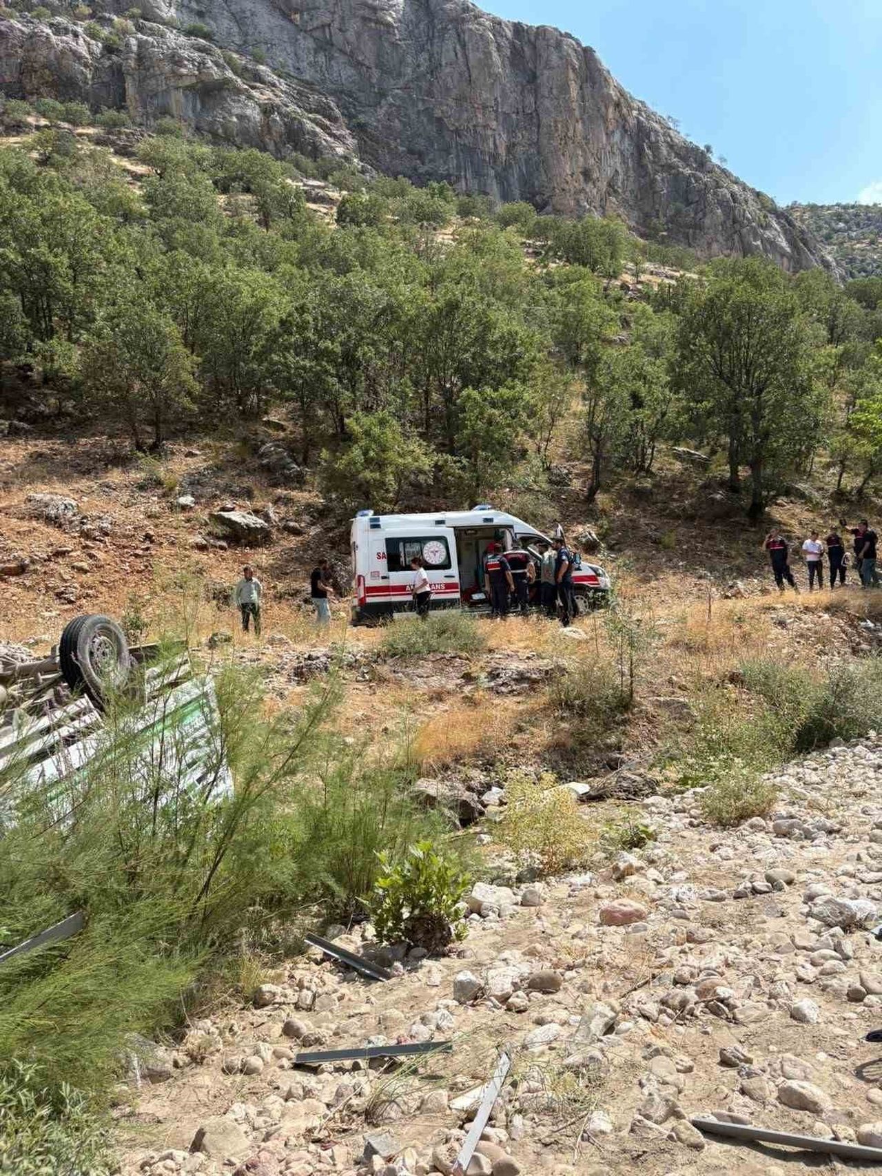 ADIYAMAN’IN GERGER İLÇESİNDE ŞEHİT BABASI ŞEVKET ASLAN, KAZADA HAYATINI KAYBETTİ.