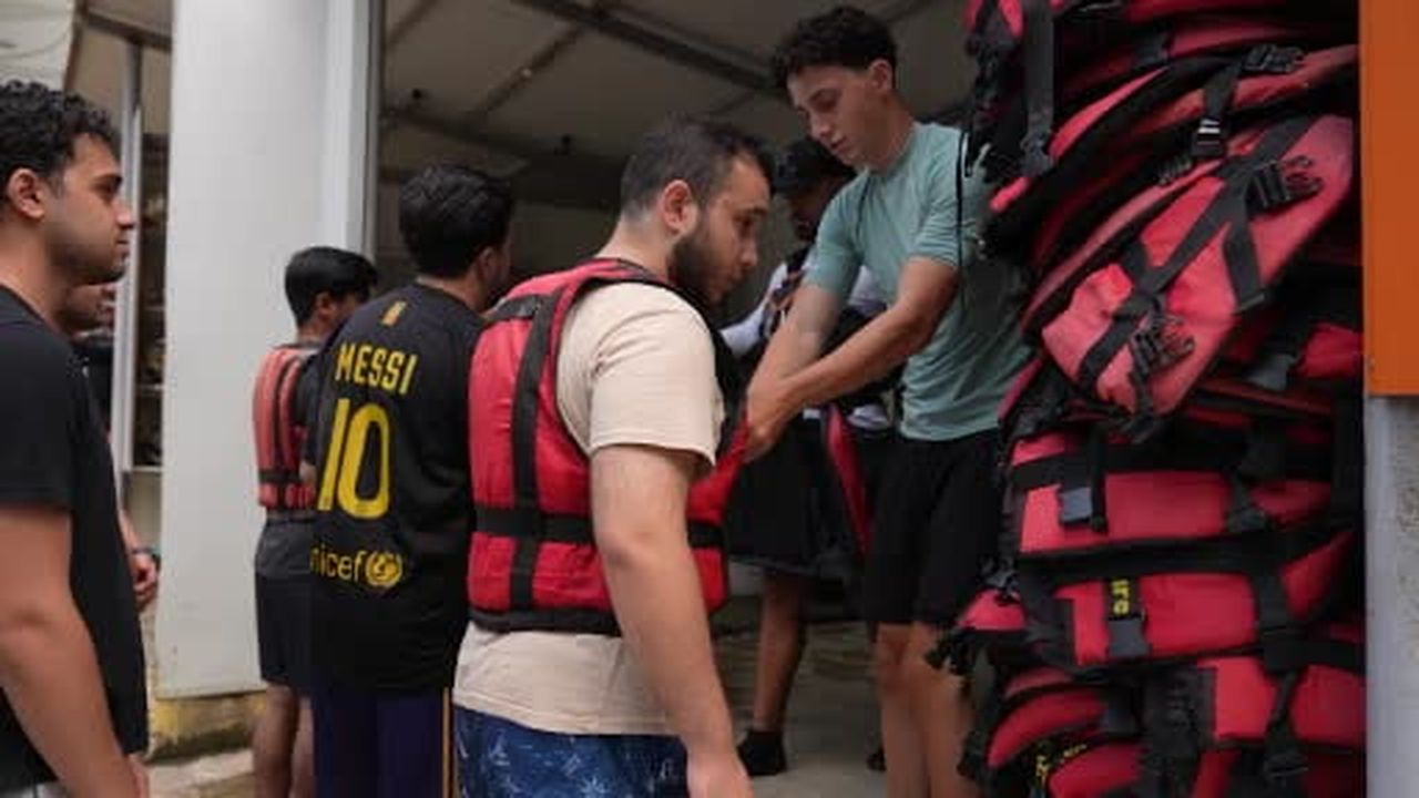 Melen Çayı'nda gençlerin rafting mesaisi