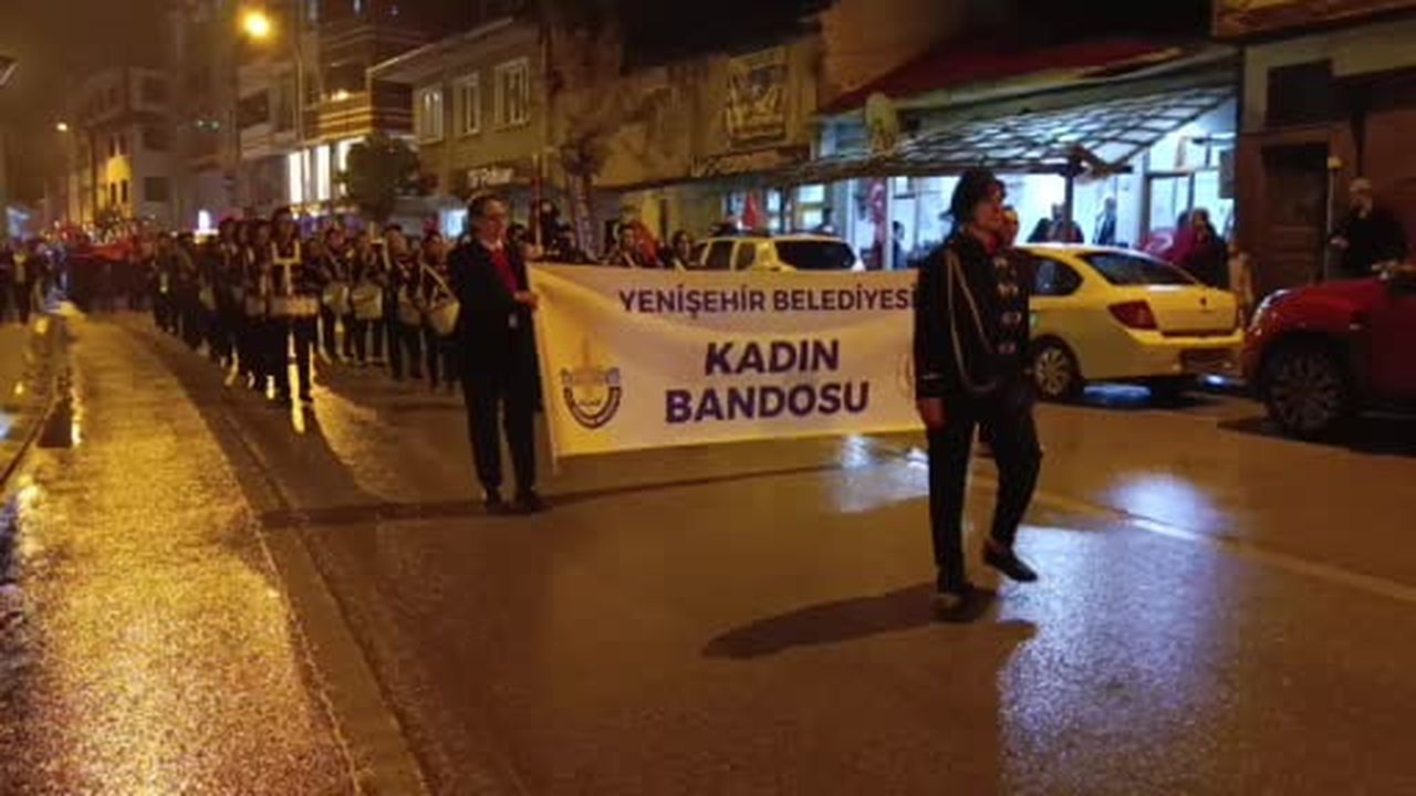'Cumhuriyet Yürüyüşü'nde Kadın Bando Takımı geceye damga vurdu