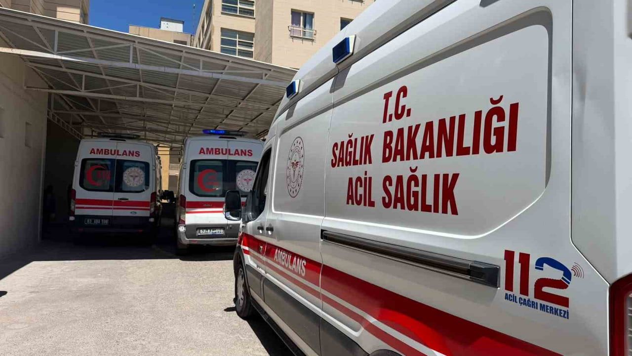 DÜZCE’DEKİ FINDIK İŞÇİLERİNİ TAŞIYAN PATPAT KAZASINDA ÖLEN 4 KİŞİDEN 2’Sİ SİVEREK’TE TOPRAĞA...