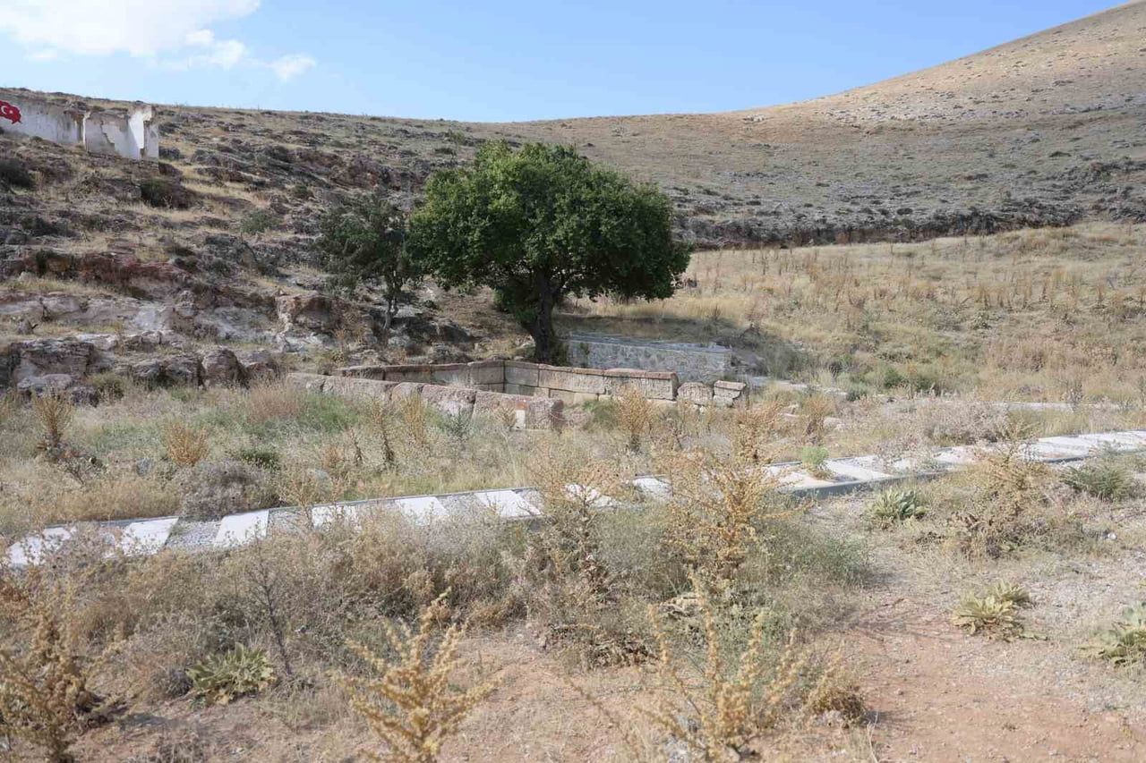 KONYA'NIN ILGIN İLÇESİNDE BULUNAN VE YAKLAŞIK 3 BİN 250 YIL ÖNCESİNE TARİHLENEN HİTİT DÖNEMİNE AİT...