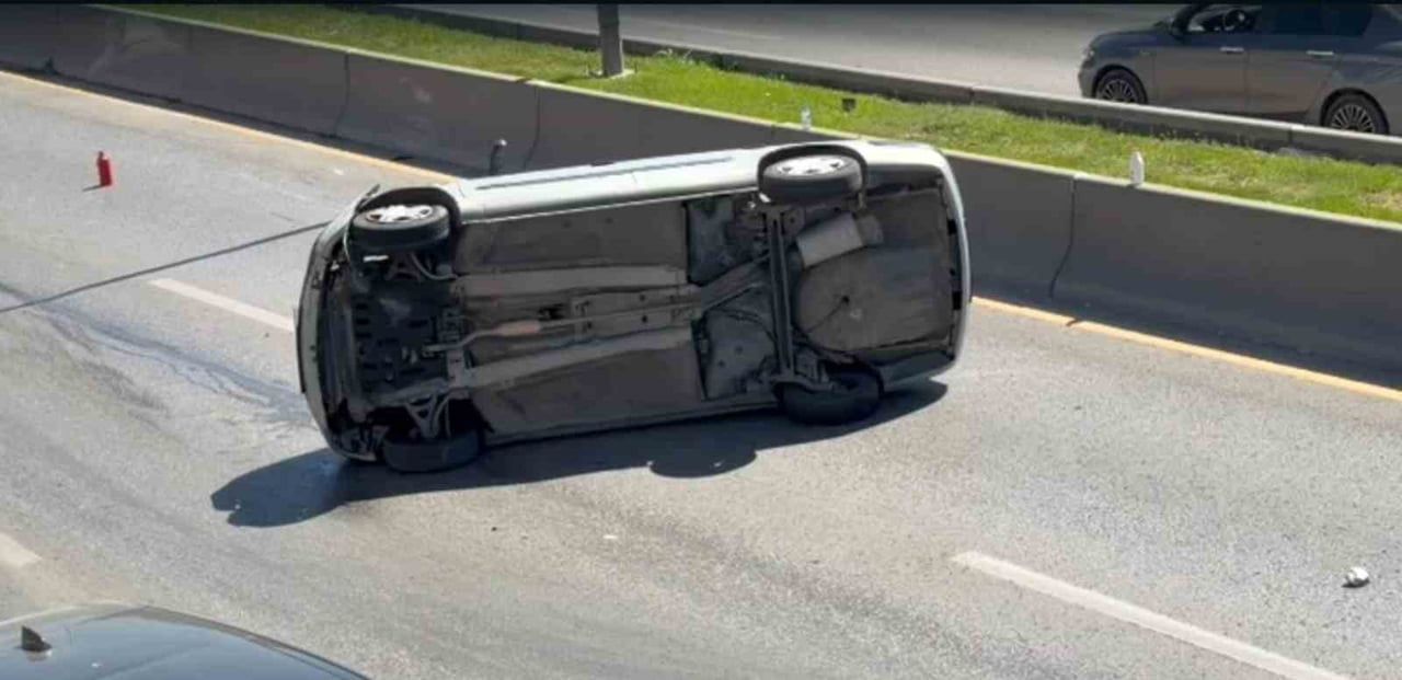 ANKARA’NIN SİNCAN İLÇESİNDE KONTROLDEN ÇIKARAK TAKLA ATAN OTOMOBİLİN SÜRÜCÜSÜ HAFİF...