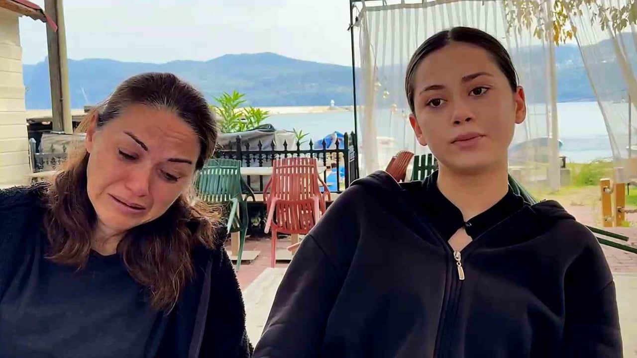 NACİYE MIZRAP (SOLDA) VE KIZI AÇELYA (SAĞDA)