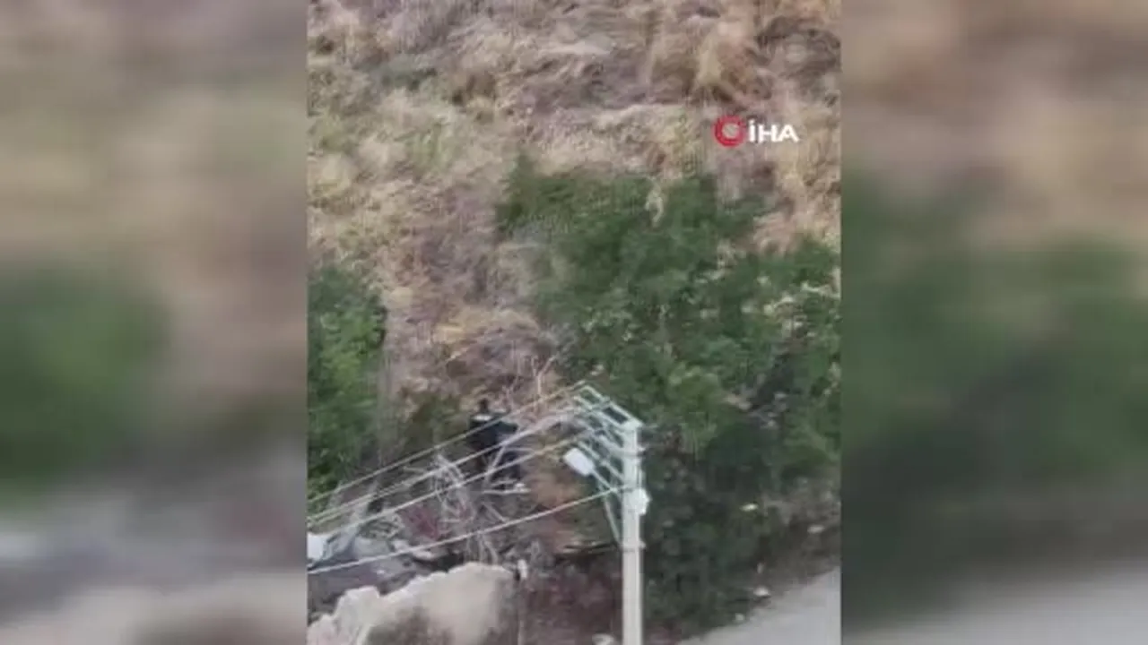 Bakan Çiftçi: "Nazmiye teyzemizi sırtında taşıyan polis kardeşimiz milletimizin gönlüne...